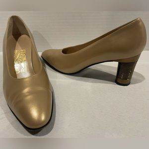 SALVATORE FERRAGAMO Vintage Dubay Gold Leather Bronze Heels Women’s Size 6